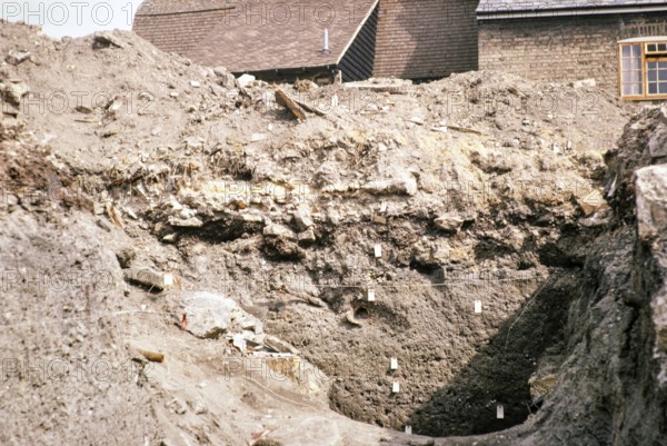 Cambridge University archaeological excavation at a Roman site, Cambridge, Cambridgeshire, England,