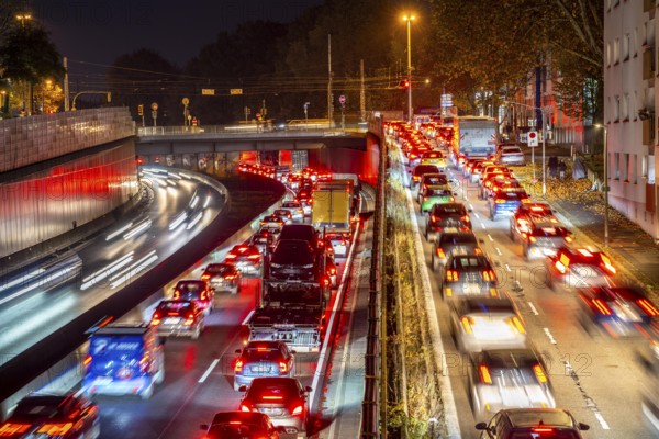 Evening traffic, partly with congestion, slow-moving traffic on the A40 motorway, traffic jam