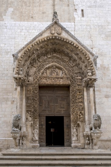 Portal Cathedral of Santa Maria Assunta in Altamura, Apulia, Southern Italy, Italy, Europe