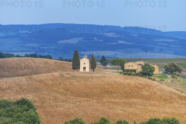 Cappella della Madonna di Vitaleta, Vitaleta chapel near Pienza at sunset in summer, Val d'Orcia,