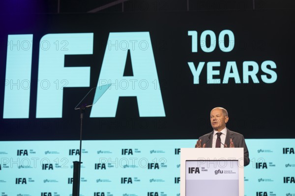 Olaf Scholz, Chancellor of the Federal Republic of Germany (SPD) speaks at the opening gala for 100