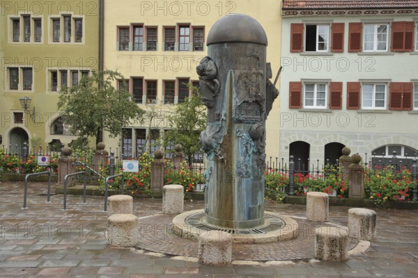 Sculpture Martinssäule by Jürgen Goertz 1984, column, fountain, figures, market square, Engen,