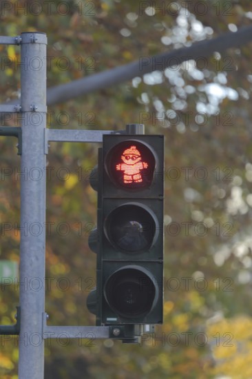 Red pedestrian traffic light with Mainzelmännchen as symbol for standing, waiting, stopping, halt,