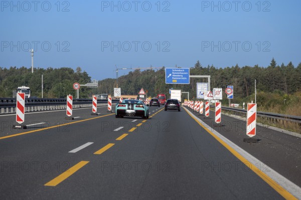 Narrowed lane due to construction work on the A6 motorway, Nuremberg-Heilbronn, Schwabach, Middle