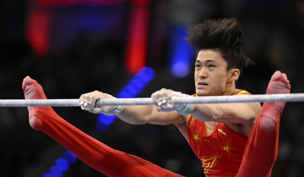 Wei Sun CHN on high bar, gymnastics, artistic gymnastics, gymnast, men, EnBW DTB-Pokal,