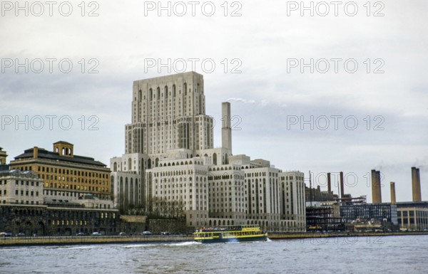 Presbyterian Hospital, Weill Cornell Campus, East River, Manhattan, New York, NY State, USA c 1953