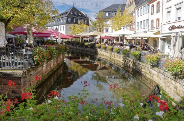 Gastronomy and tourism on both sides of the Leuk in Saarburg town centre. Saarburg,