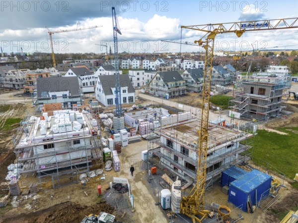 New-build neighbourhood, around 140 detached and semi-detached houses being built in the south of