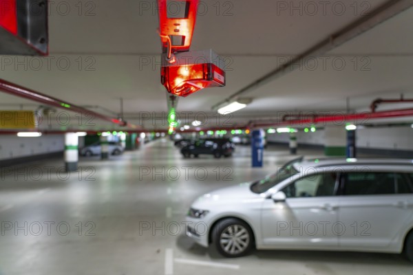 Underground car parks, multi-storey car parks, red or green lamps on the ceiling, show drivers