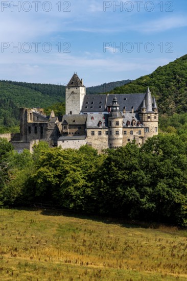 Bürresheim Castle, castle north-west of Mayen on a rocky spur in the Nettetal valley,