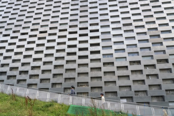 CopenHill, waste incineration plant and artificial ski slope, skiing with a view of the ski lift,