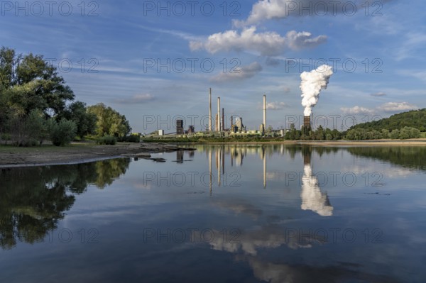 Industrial backdrop of the ThyssenKrupp Steel steelworks in Bruckhausen, on the Rhine, Schwelgern