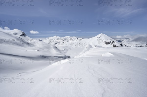 Mountain landscape with snow, summit Mittaghorn and Wildhorn, ascent to Wildstrubelhütte, Bernese