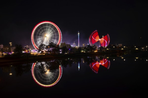 Night shot, overview, reflection in the river Neckar, Ferris wheel, Europa Rad, Gladiator, rides,