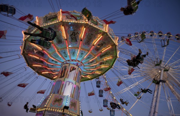 Ferris wheel, Europa Rad, chain carousel, Cannstatter Wellenflug, rides, movement, movement effect,