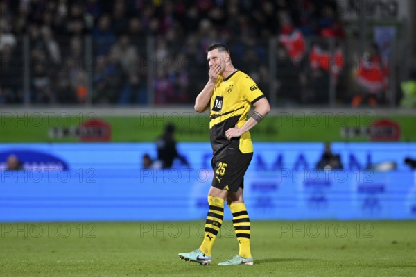 Niklas Suele Borussia Dortmund BVB (25) disappointed, Gesture, Gesture, Voith-Arena, Heidenheim,