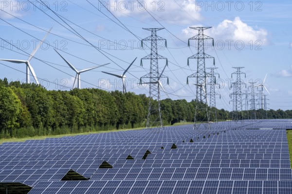 High-voltage power line route, the space underneath is used for a solar park over 5 km long, behind