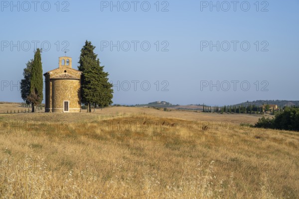 Cappella della Madonna di Vitaleta, Vitaleta chapel near Pienza in summer, Val d'Orcia, Province of