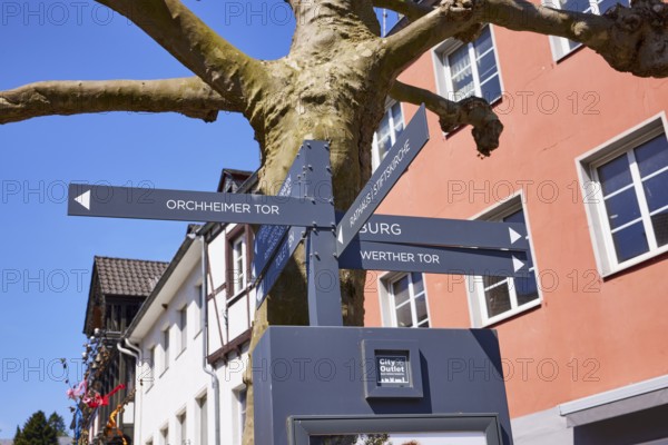 Signpost to the Orchheimer Tor, castle, Werther Tor, town hall and collegiate church in Bad