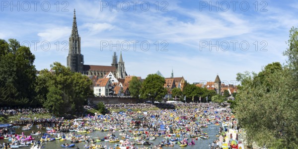 Schwörmontag, Nabada, a traditional Ulm holiday, Danube, Ulm, Baden-Württemberg, Germany, Europe
