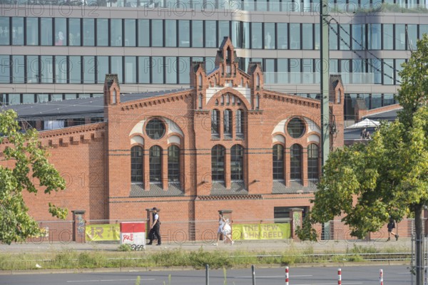 Old halls and modern office buildings DSTRCT.Berlin, Alter Schlachthof development site,