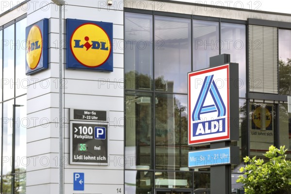 Lidl and Aldi store right next to each other, Essen, 22.07.2024., Essen, North Rhine-Westphalia,