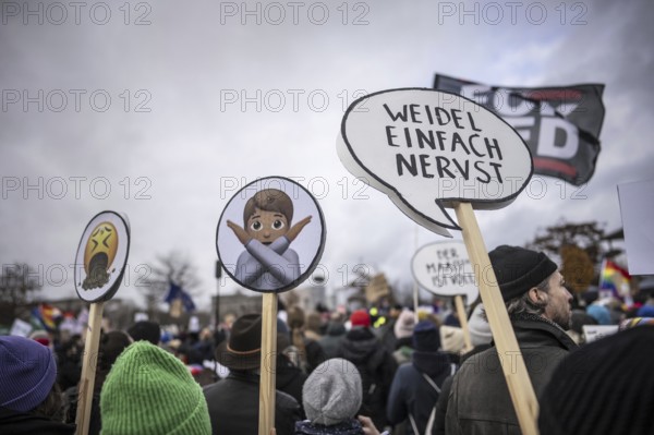 150, 000 people gather around the Bundestag in Berlin to build a human wall against the shift to