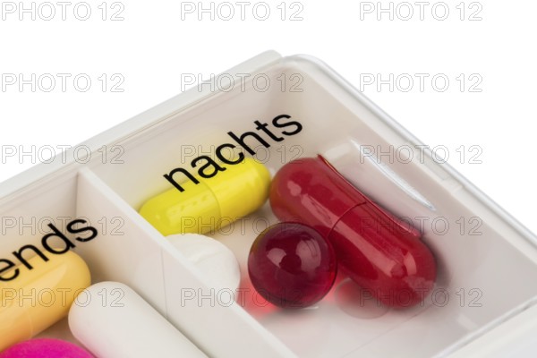 Tablet dispenser, symbol photo for therapy, prescription and dosage, medication box, studio