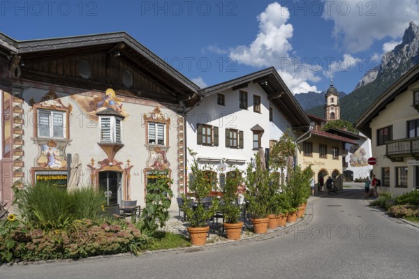 Typical Bavarian houses, Church of St Peter and Paul, Im Gries, Mittenwald, Werdenfelser Land,