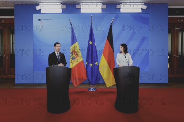 (R-L) Annalena Bärbock (Alliance 90/The Greens), Federal Foreign Minister, and Mihai Popsoi,