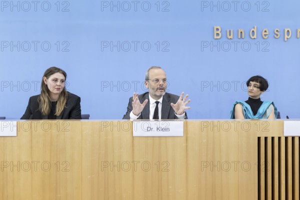 Tahera Ameer, Director of the Amadeu Antonio Foundation, Dr Felix Klein, Federal Government
