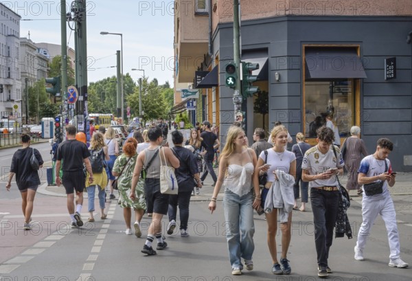 Pedestrians, passers-by at Eberswalder Straße underground station, Schönhauser Allee, Prenzlauer
