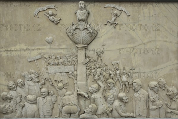 Sculpture Ludwigs Erbe by Peter Lenk 2003, ship, figures, ship's mast, detail, relief, town hall,