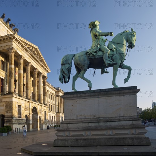 Palace on Palace Square with equestrian statue of Duke Carl Wilhelm Ferdinand, Brunswick, Lower