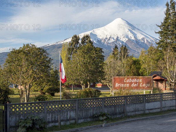 Holiday cabins near beach Playa Ensenada, lake Llanquihue, volcano Osorno, chilenean lake district,