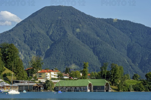 Tegernsee with sailing boats and boathouses, town of Tegernsee, Wallberg mountain, Mangfall