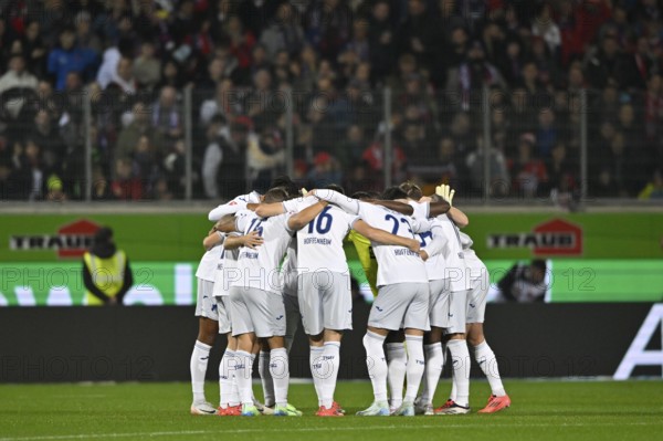 Team building, team circle in front of the start of the match TSG 1899 Hoffenheim, Voith-Arena,