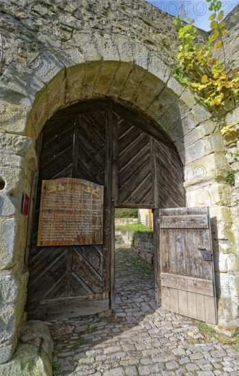 East gate of Creuzburg Castle. Creuzburg. Creuzburg district, Thuringia, Germany, Europe