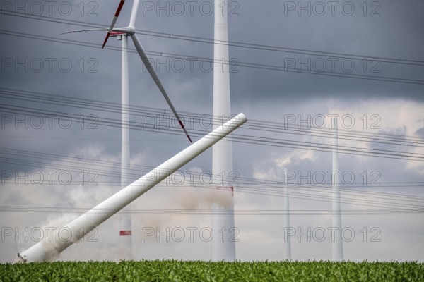 Demolition of the tower of a 20 year old wind turbine, in the Werl wind farm, 5 old Enercon E-66