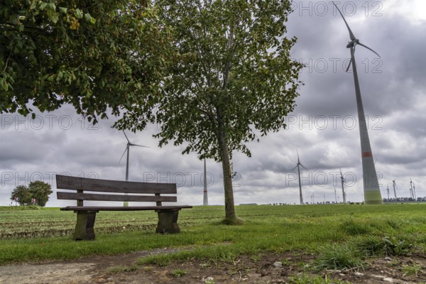 Wind farm north-east of Bad Wünnenberg, field path with park bench, North Rhine-Westphalia,