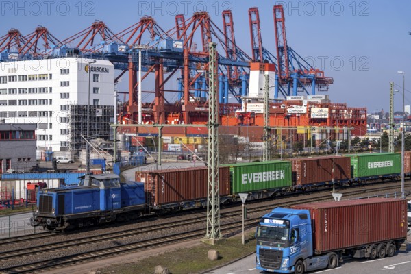 Port of Hamburg, Waltershofer Hafen, container ships, goods train with containers and container