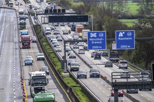Motorway A3 near Flörsheim, in front of the Mönchhof motorway junction, narrowing of lanes due to