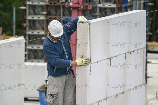 Bricklaying work, construction site, new construction of apartment blocks, shell construction,