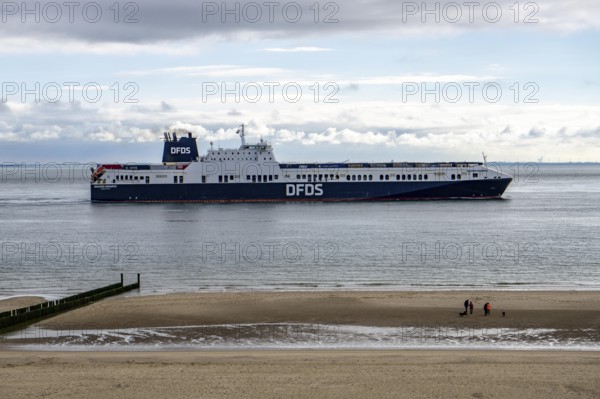 The DFDS cargo ferry Begonia Seaways, loaded with lorry trailers and new cars, leaves the
