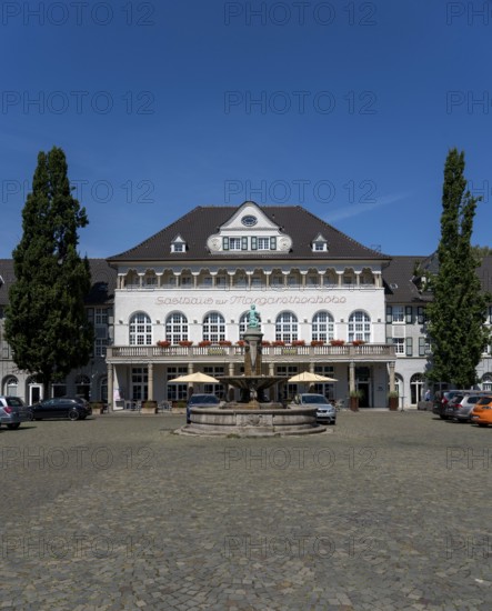 Houses on the market square, inn, hotel, restaurant, Mintrops Stadt Hotel Margarethenhöhe, in the