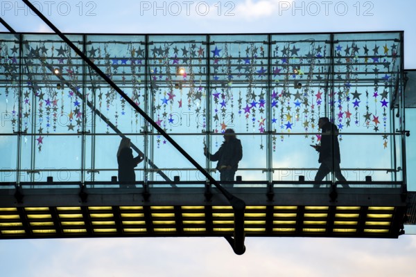 Christmas market in Dortmund, Hansaplatz, view from a pedestrian gallery between 2 department