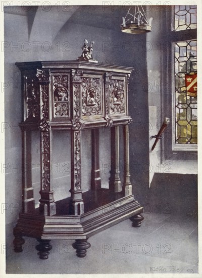 Furniture around the turn of the century 1900, Petite credence, François I, Musée de Cluny, Paris,