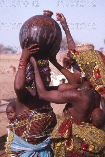 Life in the Sahel region of northern Nigeria, west Africa, early 1980s - women carrying water