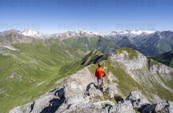 Mountaineer in front of mountain panorama with Großvenediger, mountain landscape with mountain