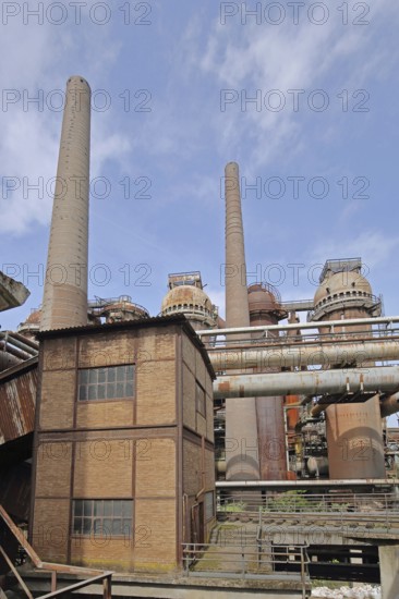 Blast furnace with chimney, hot blast stove and pipework, UNESCO Völklingen Ironworks, Völklingen,